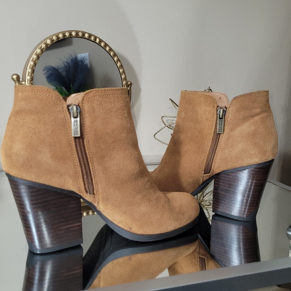 Kenneth Cole Reaction "Mightiest" Suede Ankle Boot Size 8